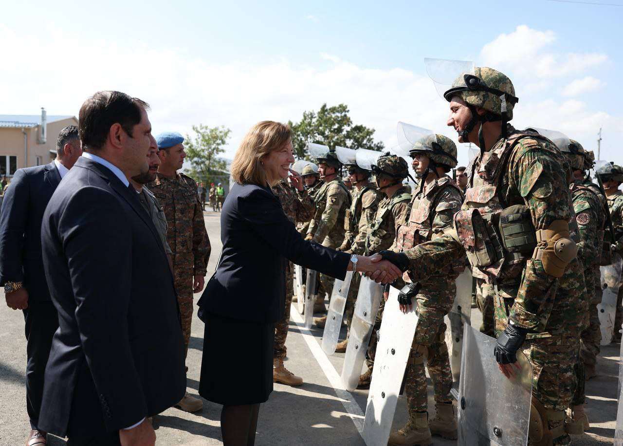 Невс ам армении. Оборона Армения 2015.