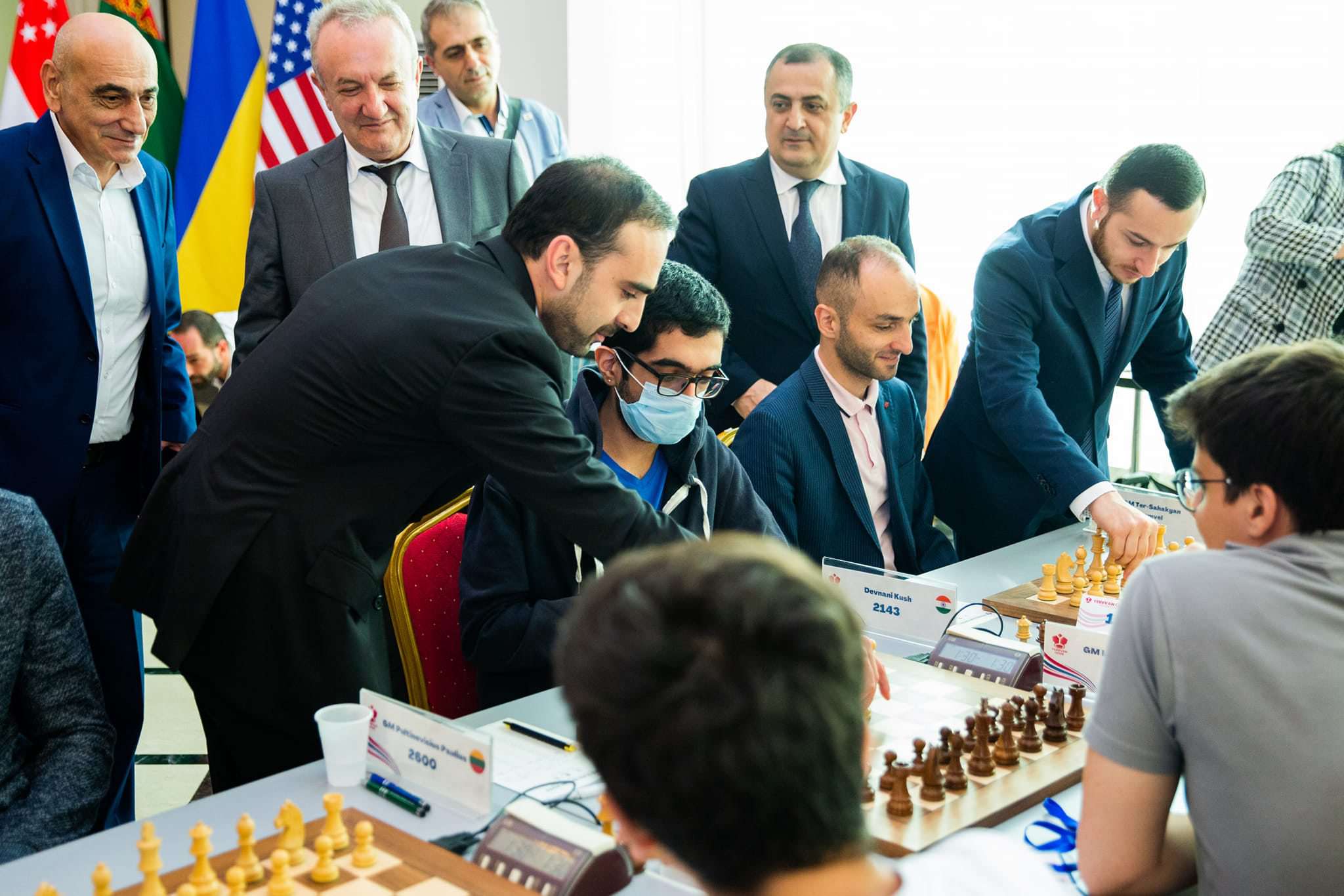 Rafael Vahanyan plays chess with children
