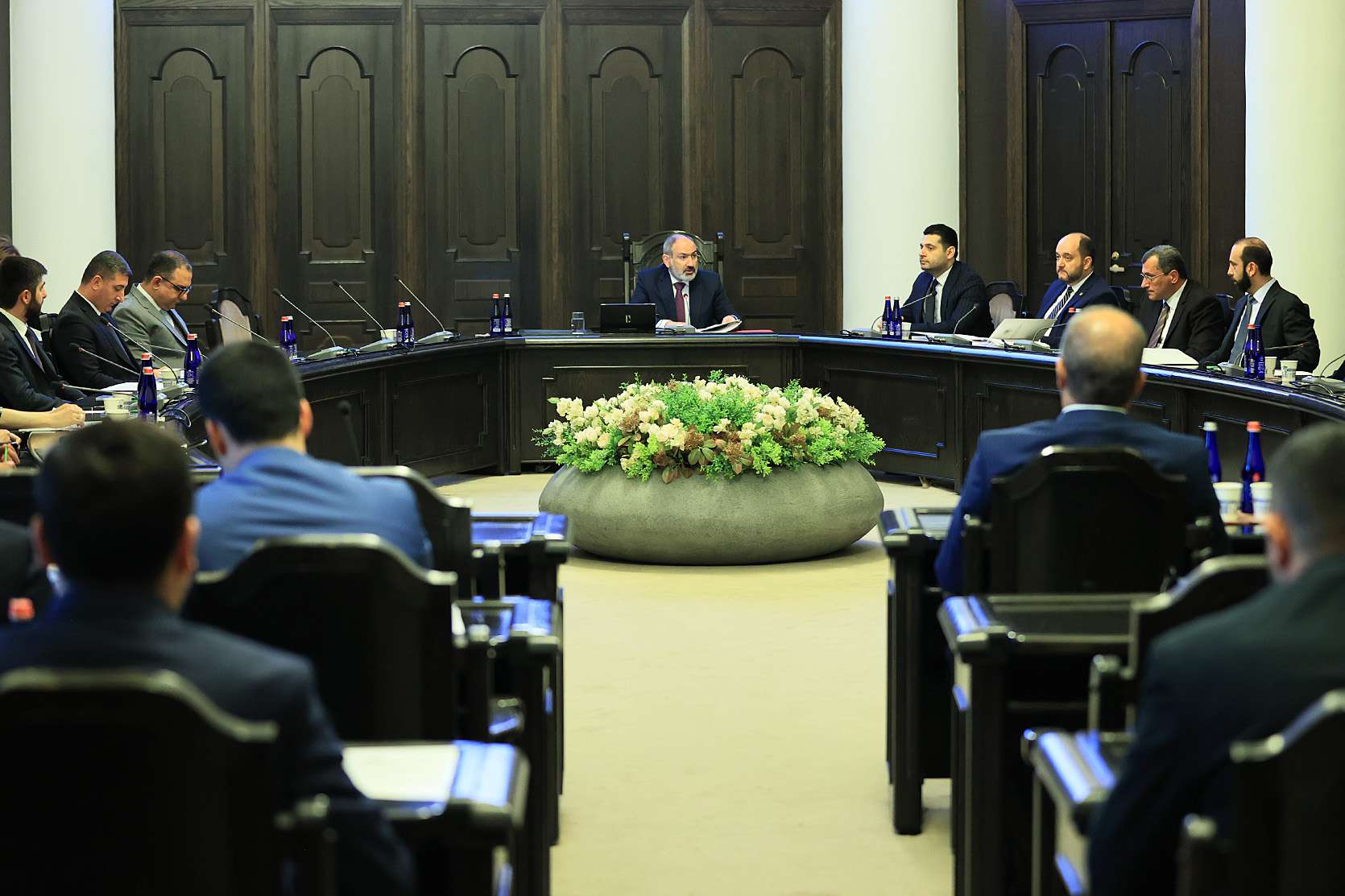 Правительство утвердило 31 декабря. Заседание правительства 7 января 2023. Политика в Армении на 2021-2023. Здание правительства Армении. Правительство Ирана.