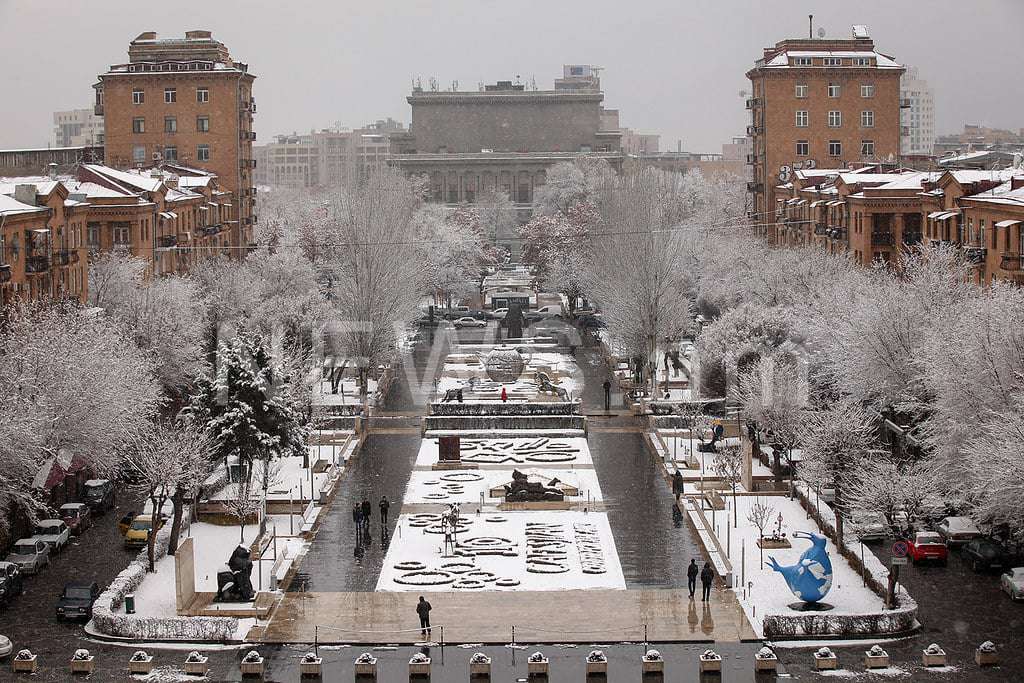 Ереван градусы. Каскад Ереван зимой. Армения Ереван зимой. Ереван 2022 зима. Винтер парк Ереван.