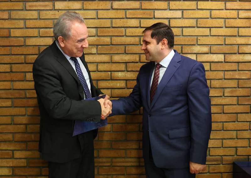 Presidents of Armenia and Uruguay discuss 'Crossroads of Peace' project